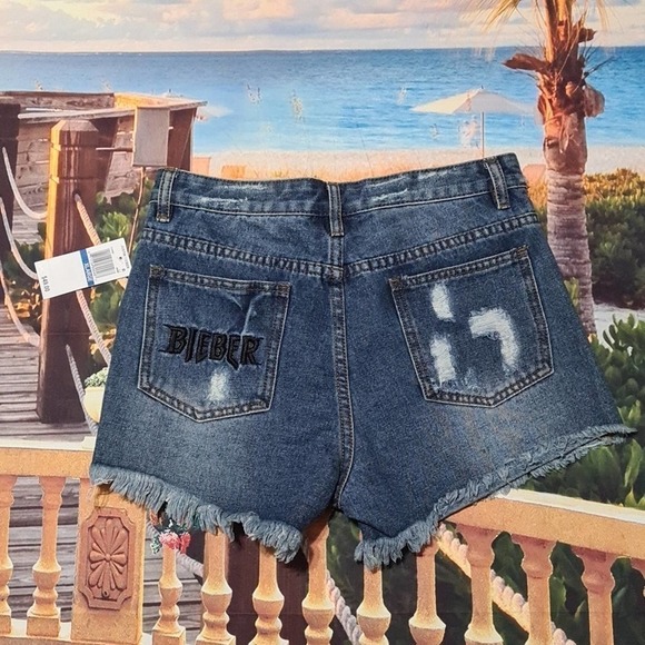 Justin Bieber Purpose Tour Raw Hem Denim Shorts NWT Small - Picture 3 of 5